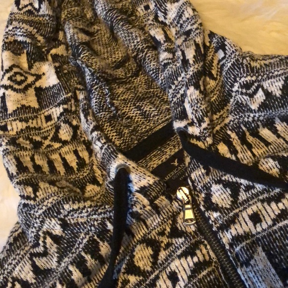 AE outfitters (💰5/$25 in bundles of 5 until 3/23/23 - Picture 4 of 4